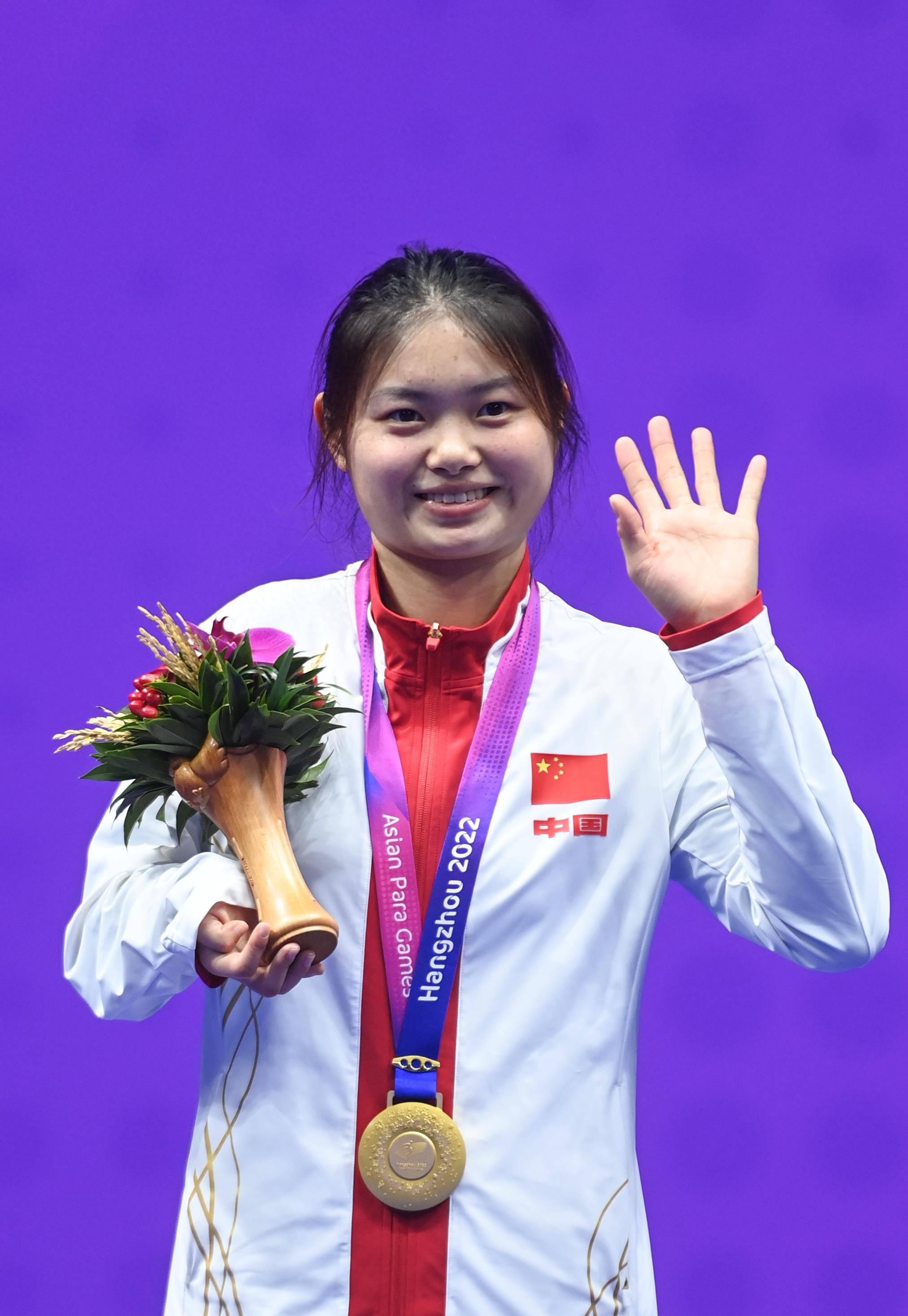 跆拳道选手飒爽英姿获得冠军的简单介绍