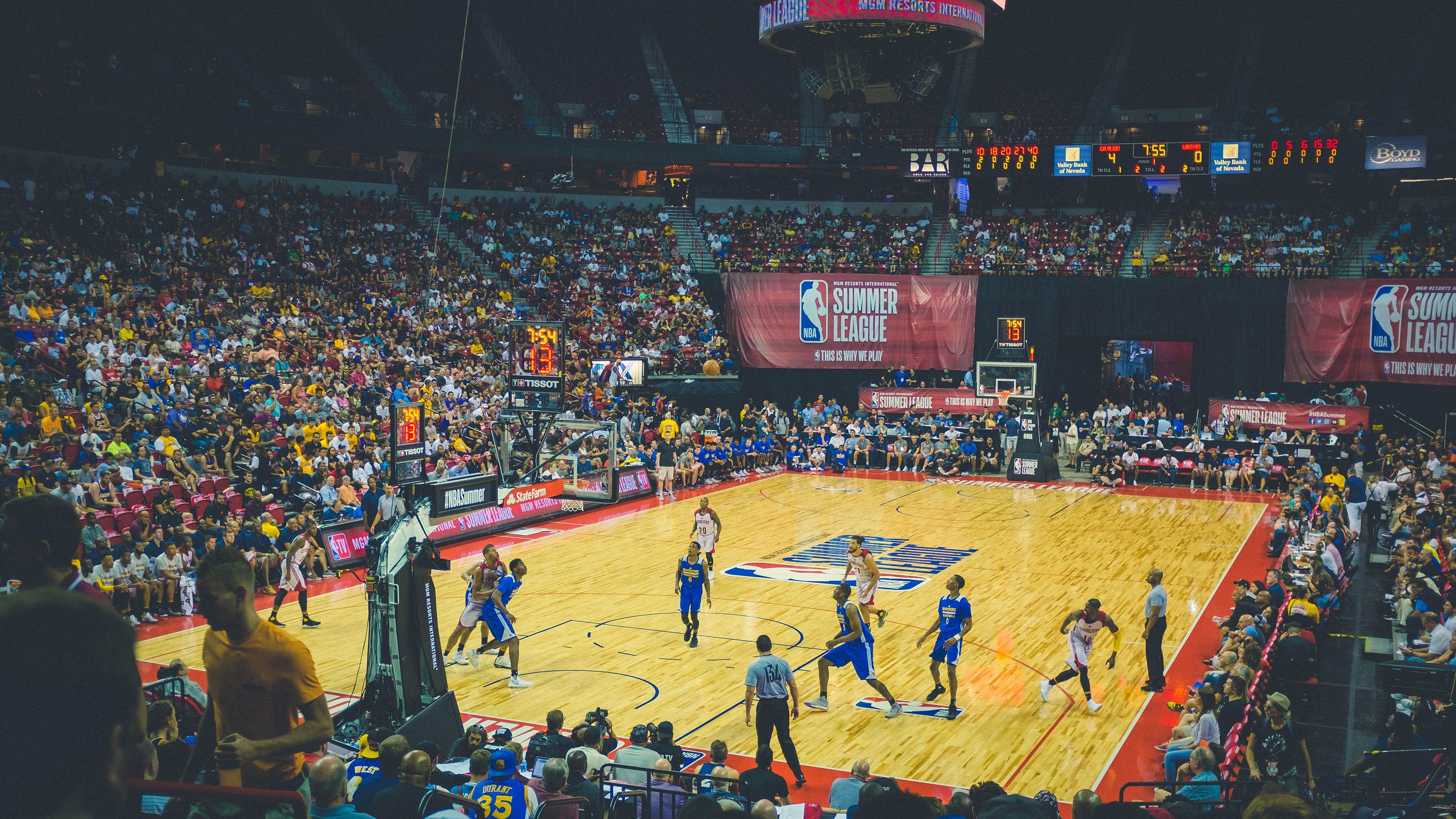 灰熊铁血战术锁死勇士，德罗赞末节封神接管年度焦点战