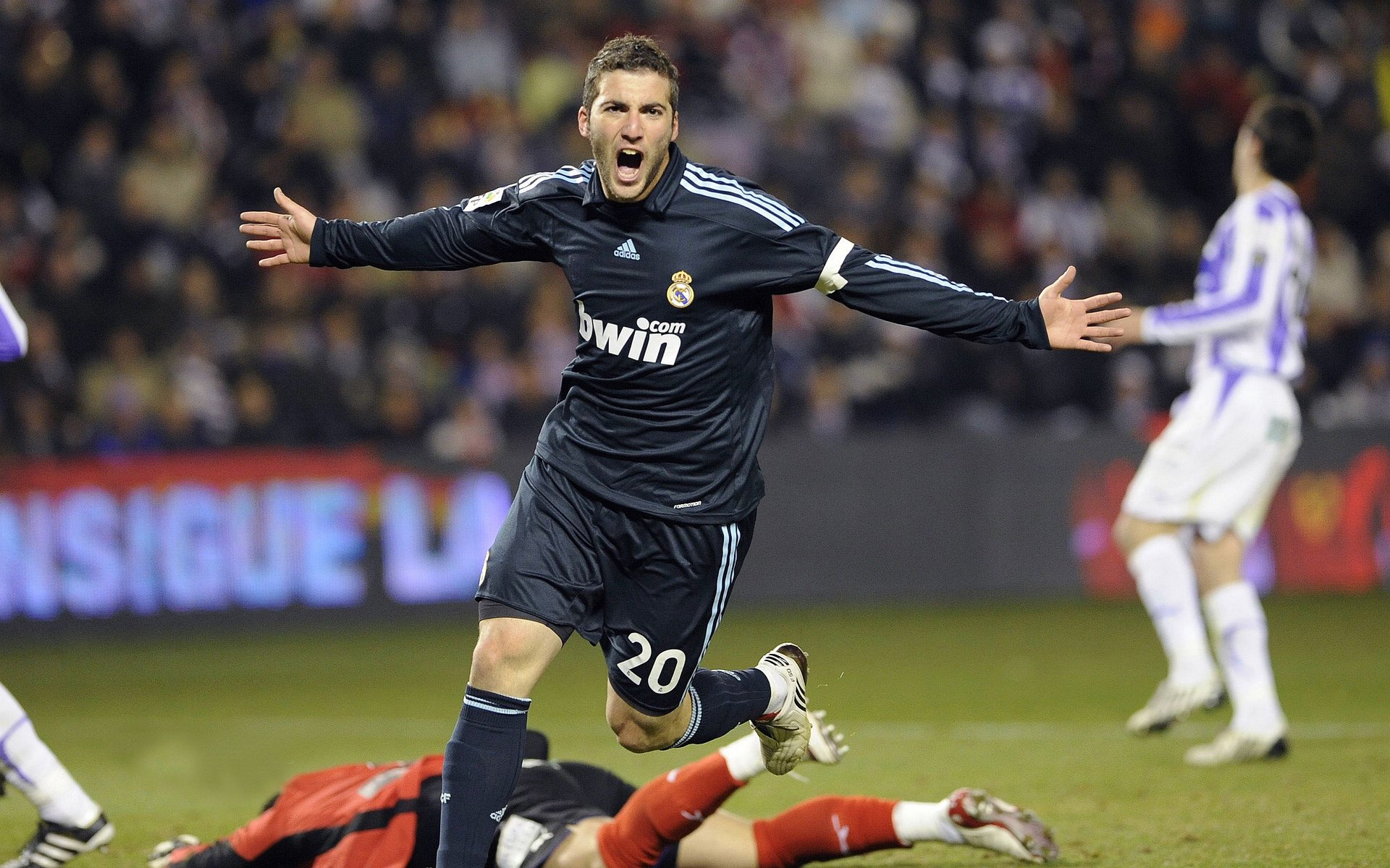 魔术力克辽宁,拉梅洛·鲍尔点燃赛场,一场跨越文化的篮球对话